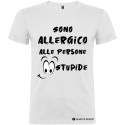 T-SHIRT CON FRASI SONO ALLERGICO ALLE PERSONE STUPIDE COLORE BIANCO