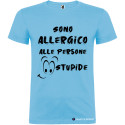 T-SHIRT CON FRASI SONO ALLERGICO ALLE PERSONE STUPIDE COLORE AZZURRO