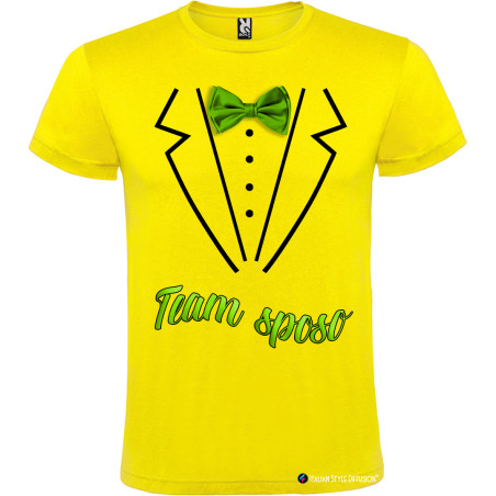 T-shirt personalizzate team sposo con papillon e camicia stampati giallo