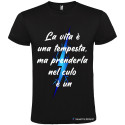 T-SHIRT PERSONALIZZATA LA VITA È UNA TEMPESTA MA PRENDERLA NEL CULO È UN LAMPO COLORE NERO