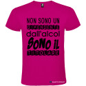 T-shirt personalizzata non sono un dipendente dall'alcol sono il titolare colore rosa fucsia