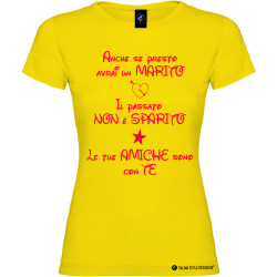 T-shirt personalizzata donna le tue amiche sono con te marito colore giallo