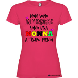 T-shirt personalizzata donna nonna a tempo pieno non sono in pensione colore rosa fucsia