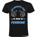 Maglietta personalizzata voi lavorate pure io sono in pensione colore nero