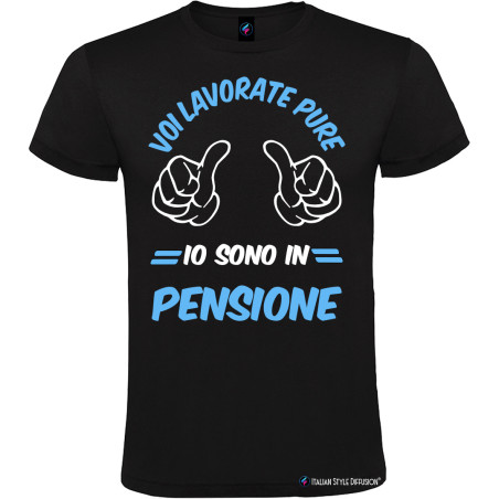 Maglietta personalizzata voi lavorate pure io sono in pensione colore nero