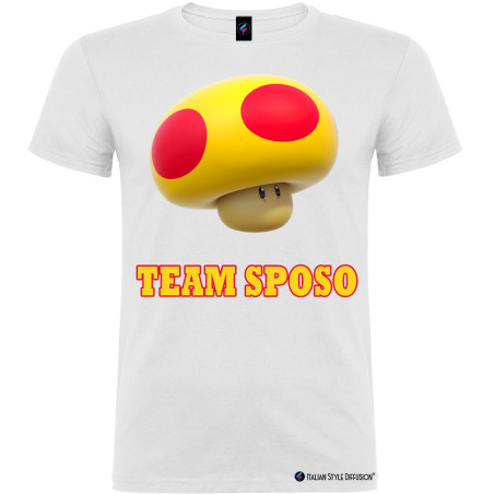 T-shirt “Team Sposo” Gamer – Maglietta Personalizzata Addio al Celibato con 4 Varianti fungo giallo