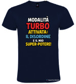 T-Shirt Bambino “Modalità Turbo Attivata – Il Disordine è il Mio Super-Potere!” Personalizzabile colore blu navy