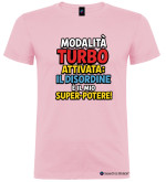 T-Shirt Bambino “Modalità Turbo Attivata – Il Disordine è il Mio Super-Potere!” Personalizzabile colore rosa