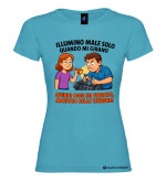 Maglietta Divertente "Illumino Male Solo Quando Mi Girano" – Idea Regalo Ironica colore turchese