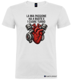 Maglietta La Mia Passione Ha 4 Ruote e 1 Cuore Turbo – Auto e Motori by Italian Style Diffusion® colore bianco