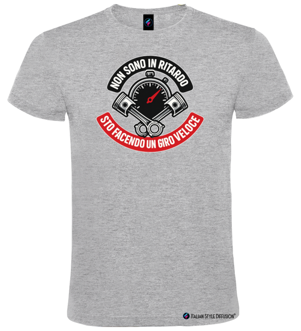 Maglietta Non sono in ritardo sto facendo un giro veloce – Auto e motori – Italian Style Diffusion® grigio