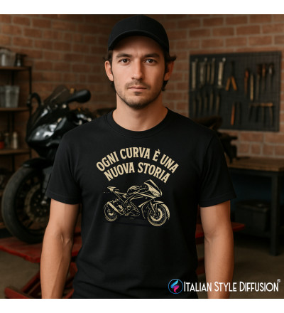 Maglietta Ogni curva è una nuova storia – Moto – Italian Style Diffusion®