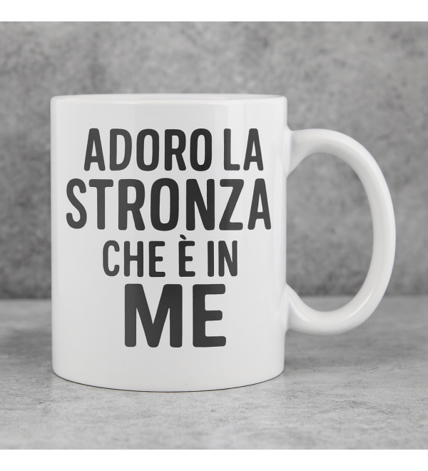 Tazza “Adoro la stronza che è in me” – Idea Regalo Divertente