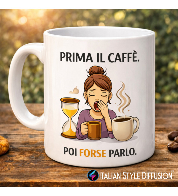 Tazza divertente “Prima il caffè. Poi forse parlo” – Mug ironico in ceramica 325 ml