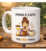 Tazza divertente “Prima il caffè. Poi forse parlo” – Mug ironico in ceramica 325 ml