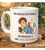 Tazza ironica “Mi sveglio già stanco” – Idea regalo divertente per amanti del caffè