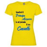 T-shirt personalizzata con scritta tenetevi il principe azzurro io mi prendo il suo cavallo colore giallo