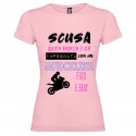 T-SHIRT PERSONALIZZATA QUESTA RAGAZZA È GIÀ IMPEGNATA CON UN MOTOCICLISTA FIGO E SEXY COLORE ROSA