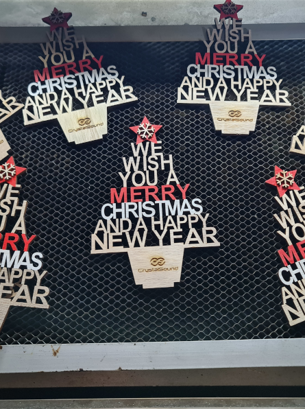 Albero di Natale in Legno Personalizzato | Incisioni Laser e Design Unico